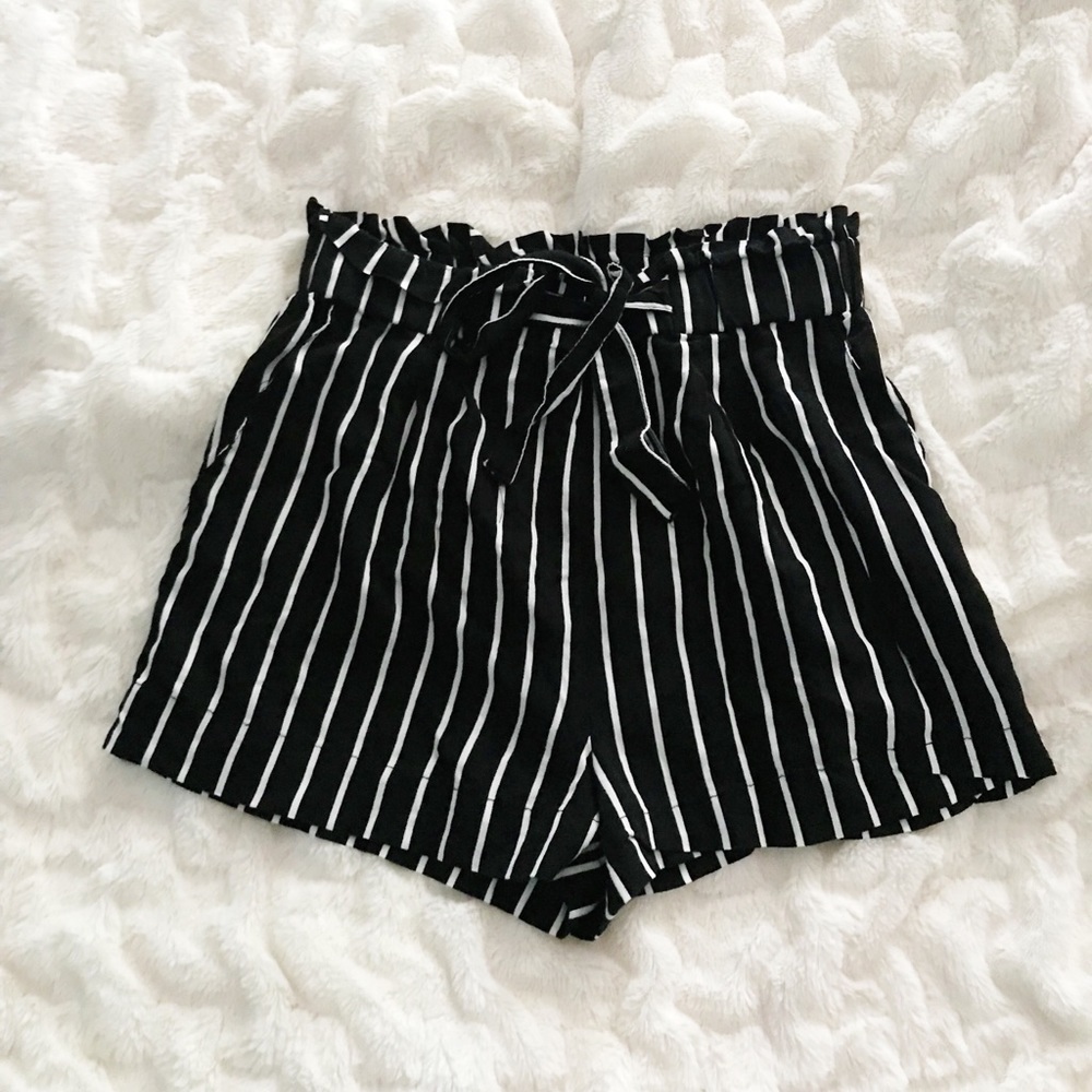 Paperbag high waisted striped shorts